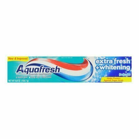 Aquafresh Triple Action Extra Fresh Whitening Tube Toothpaste, Fresh Mint - 5.6 Oz 
